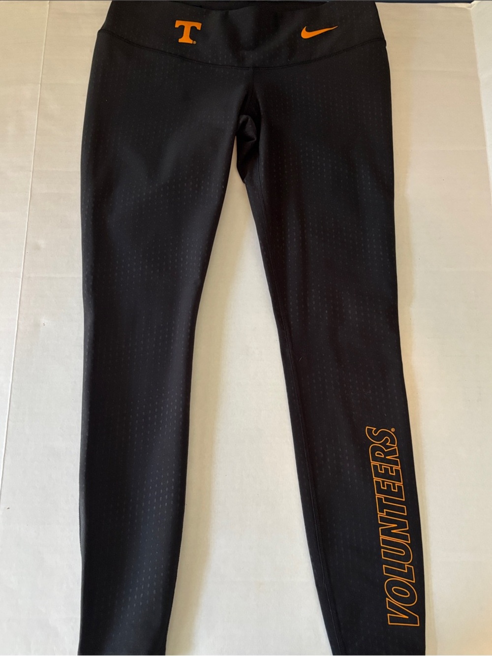 Nike Women’s Tennessee Black Leggings with Orange 'Volunteers' Accent